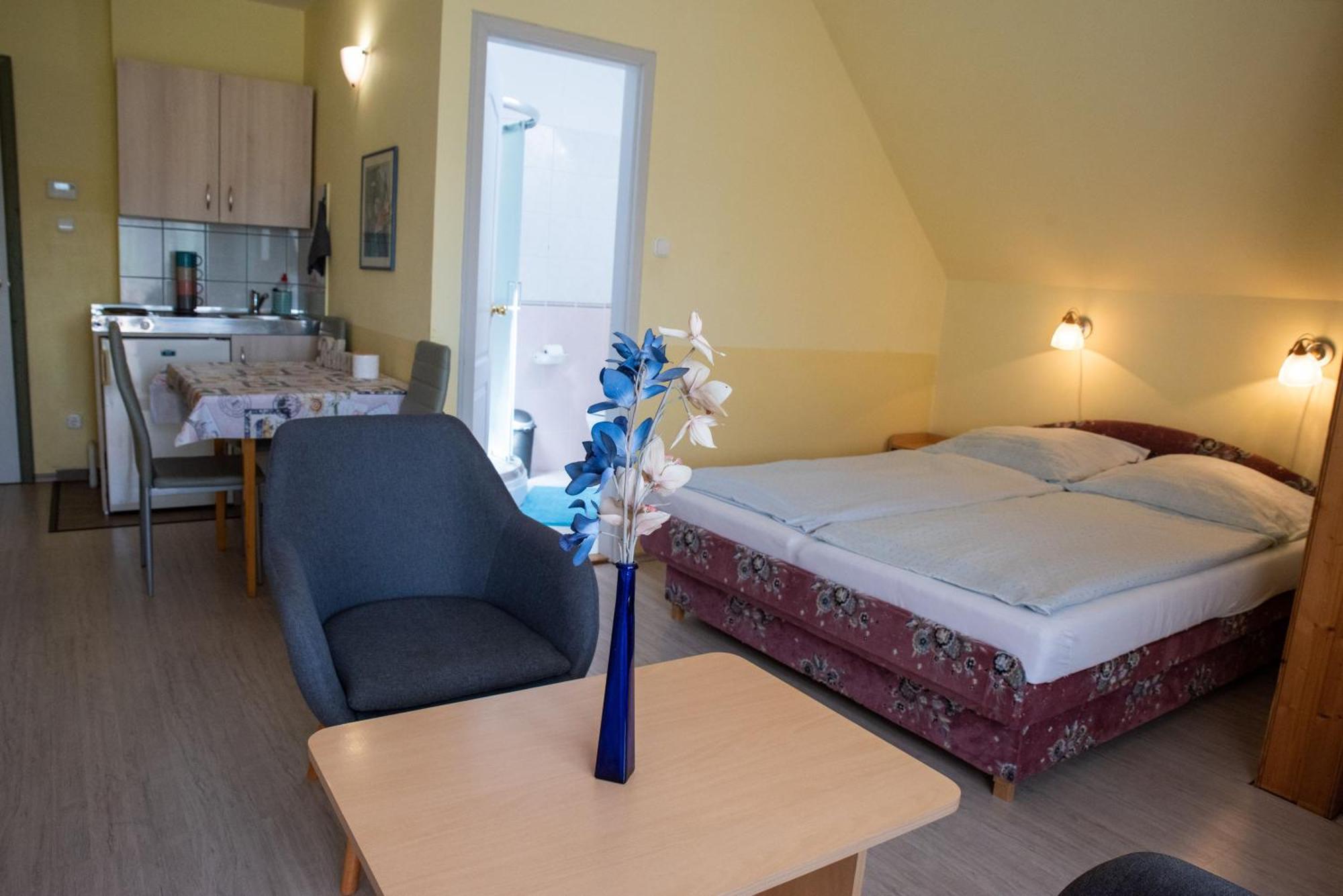 Flora Villa Hévíz Εξωτερικό φωτογραφία